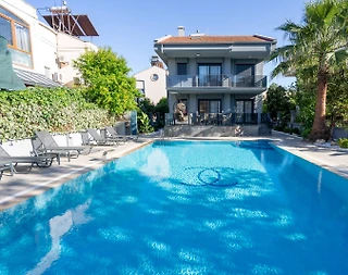 Marmaris Çamdibi'nde Merkezi Konumda, Özel Havuzlu, 6+1 Villa - 3