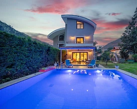 Muğla Marmaris'te Huzurlu Konumda, Özel Havuzlu, Kiralık Villa  - 3