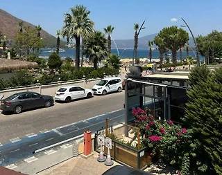 Marmaris İçmeler'de Denize Sıfır Konumda, Konforlu Tatil Evi - 1