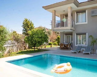Muğla Marmaris'te Geniş Bahçeli, Özel Havuzlu, Konforlu Villa - 1