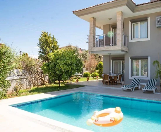 Muğla Marmaris'te Geniş Bahçeli, Özel Havuzlu, Konforlu Villa - 1