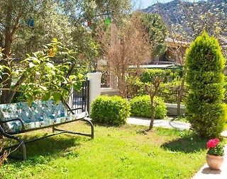 Muğla Marmaris'te Geniş Bahçeli, Özel Havuzlu, Konforlu Villa - 2