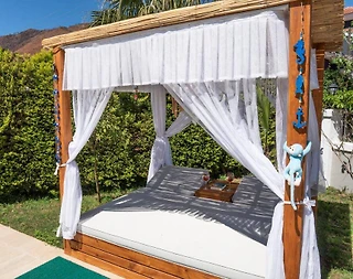 Muğla Marmaris'te Geniş Bahçeli, Özel Havuzlu, Konforlu Villa - 4