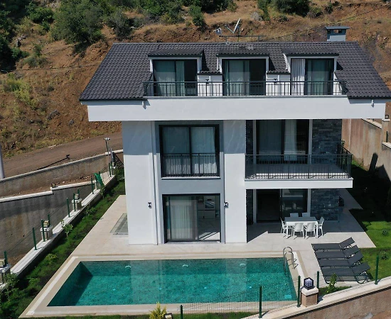 Marmaris Karşıyaka'da Merkezi Konumda, Özel Havuzlu, 10 Kişilik Villa - 1