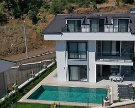 Marmaris Karşıyaka'da Merkezi Konumda, Özel Havuzlu, 10 Kişilik Villa - 2