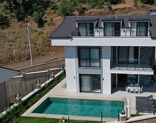 Marmaris Karşıyaka'da Merkezi Konumda, Özel Havuzlu, 10 Kişilik Villa - 2