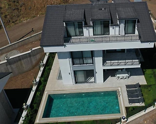 Marmaris Karşıyaka'da Merkezi Konumda, Özel Havuzlu, 10 Kişilik Villa - 3