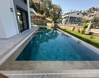 Marmaris Karşıyaka'da Merkezi Konumda, Özel Havuzlu, 10 Kişilik Villa - 5