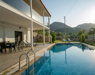 Marmaris Selimiye'de Deniz Manzaralı, Özel Havuzlu, 6 Kişilik Villa - 3