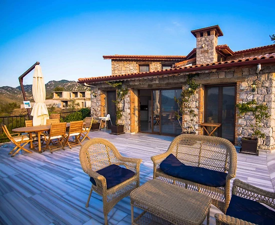 Marmaris Selimiye'de Geniş Alanlara Sahip, Özel Havuzlu, Modern Villa - 1