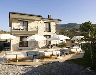 Marmaris Söğüt'te Doğa Manzaralı, Özel Havuzlu, Bahçeli Villa - 1