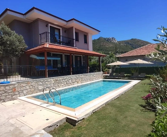 Marmaris Söğüt'te Doğa ve Deniz Manzaralı, Özel Havuzlu, Bahçeli Villa - 1