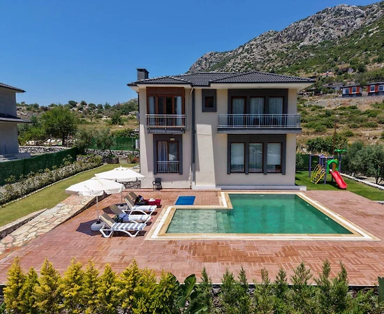 Marmaris Söğüt'te Geniş Bahçeli, Özel Havuzlu, Konforlu Kiralık Villa - 1