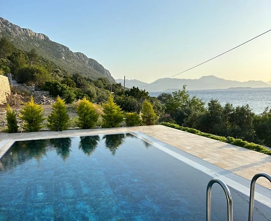 Marmaris Söğüt'te Deniz Manzaralı, Özel Havuzlu, Kiralık Lüks Villa - 1