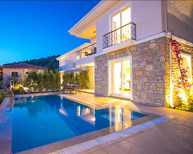 Marmaris Söğüt'te Modern Tasarımlı, Özel Havuzlu, Bahçeli Villa - 2
