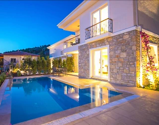 Marmaris Söğüt'te Modern Tasarımlı, Özel Havuzlu, Bahçeli Villa - 2