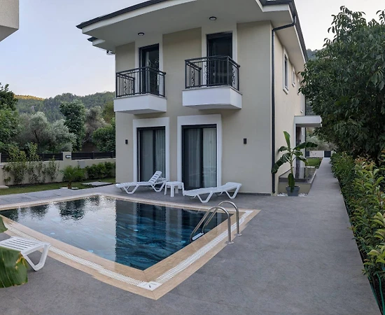 Marmaris Turgut'da Doğa Manzaralı, Özel Havuzlu, 8 Kişilik Villa - 1