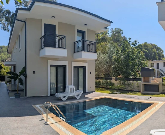 Marmaris Turgut'da Geniş Ailelere Uygun, Özel Havuzlu, Modern Villa - 1