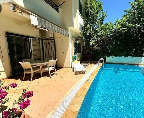 Marmaris Armutalan’da Merkeze Yakın, Modern Tasarımlı, Konforlu Villa - 1