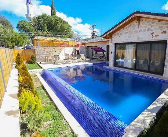 Kaş Sarıbelen'de Huzurlu Doğa İçerisinde, Özel Havuzlu, Modern Villa - 1