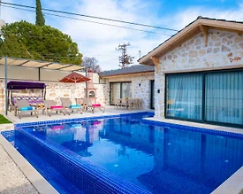 Kaş Sarıbelen'de Huzurlu Doğa İçerisinde, Özel Havuzlu, Modern Villa - 2