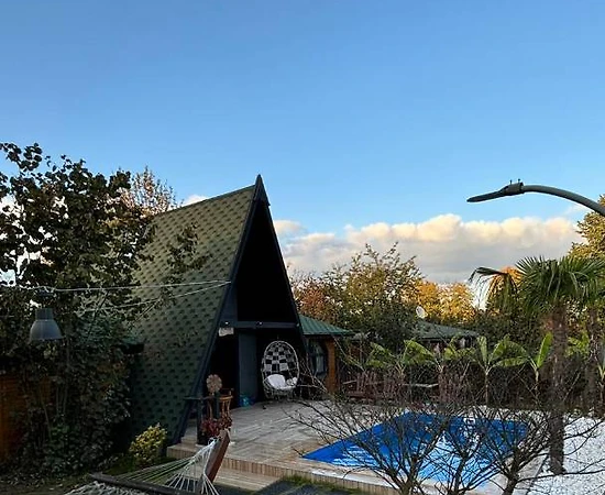 Kartepe Maşukiye'de Çiftlere Uygun, Özel Havuzlu, Lüks Bungalov - 1