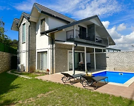 Kartepe Maşukiye'de Merkezi Konumda, Isıtmalı Havuzlu, Lüks Villa - 2