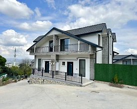 Kartepe Maşukiye'de Merkezi Konumda, Isıtmalı Havuzlu, Lüks Villa - 3