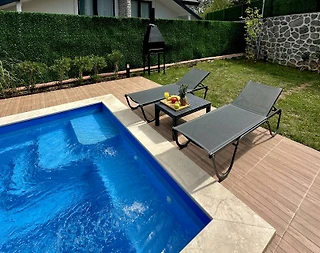 Kartepe Maşukiye'de Merkezi Konumda, Isıtmalı Havuzlu, Lüks Villa - 4