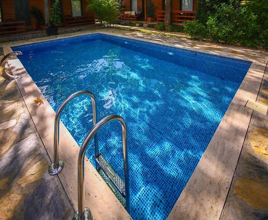 Maşukiye'de Tesis İçerisinde, Ortak Havuzlu, Kiralık Bungalov - 1