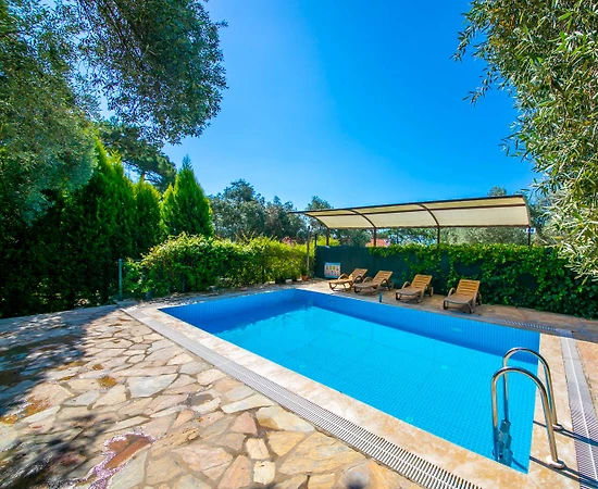 Menteşe Kuyucak'ta Huzurlu Doğada, Kapalı Havuzlu, Bahçeli Villa - 1