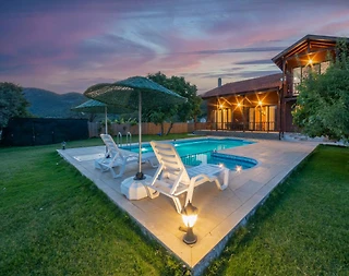 Menteşe Yenice'de Geniş Bahçeli, Özel Havuzlu, 3+1 Villa - 5