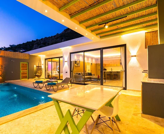 Kaş Bezirgan'da Balayı Çiftlerine Uygun, Sonsuzluk Havuzlu, Kiralık Villa - 1