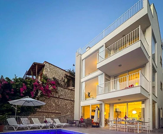 Kaş Kalkan'da Merkezi Konumda, Özel Havuzlu, Modern Villa - 1