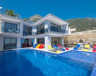 Kaş İslamlar'da Merkeze Yakın Konumda, Özel Havuzlu, Konforlu Villa  - 1