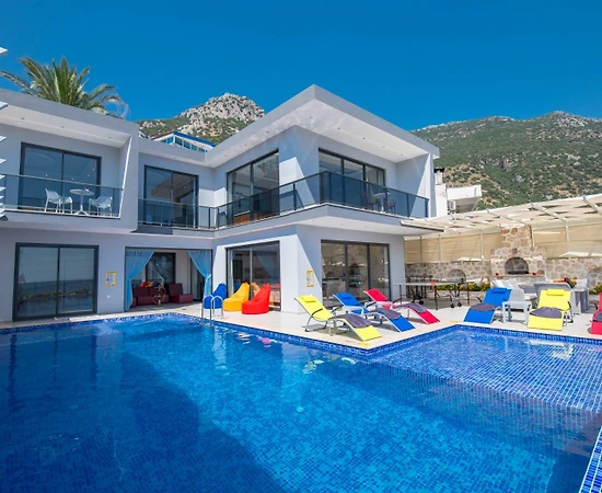 Kaş İslamlar'da Merkeze Yakın Konumda, Özel Havuzlu, Konforlu Villa - 1