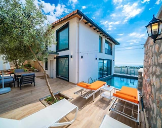 Kaş Bezirgan'da Huzurlu Konumda, Özel Havuzlu, 4 Kişilik Villa - 1