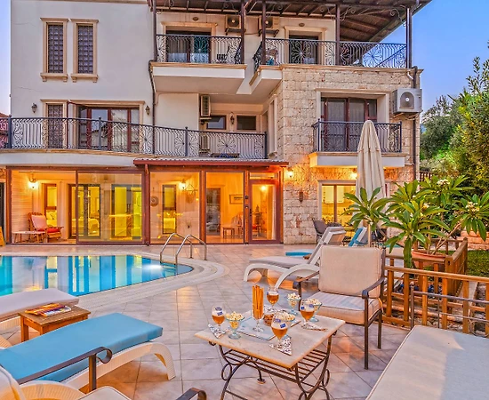 Kaş Kalkan'da Çekirdek Ailelere Uygun, Özel Havuzlu, Merkezi Villa - 1