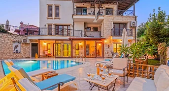 Kaş Kalkan'da Çekirdek Ailelere Uygun, Özel Havuzlu, Merkezi Villa