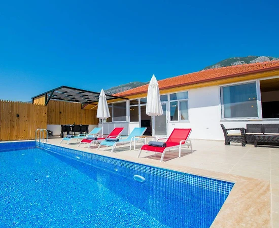 Kaş Ulugöl'de Doğa İçerisinde, Özel Havuzlu ve Jakuzili, Kiralık Villa - 1
