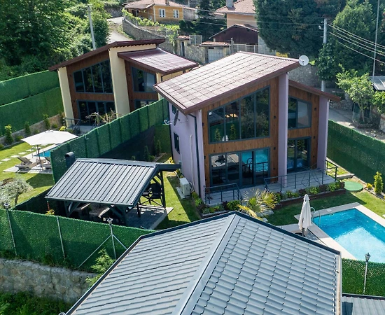 Sapanca Mahmudiye'de Huzurlu Doğada, Isıtmalı Havuzlu, Ahşap Villa - 1