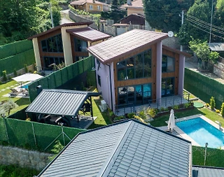 Sapanca Mahmudiye'de Huzurlu Doğada, Isıtmalı Havuzlu, Ahşap Villa - 1