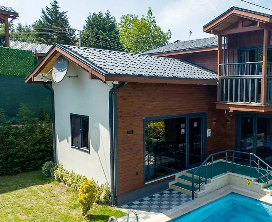 Sapanca Mahmudiye'de Çekirdek Ailelere Uygun, Özel Havuzlu, Konforlu Villa - 1