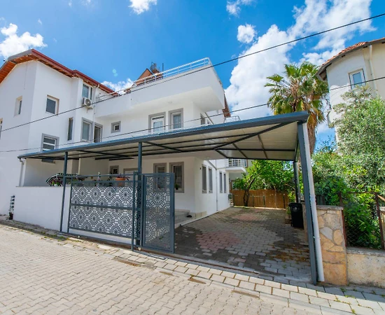 Muğla Fethiye'de Merkezi konumda, Bahçeli, Modern Tasarımlı Tatil Evi - 1