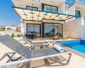 Kaş Kalkan'da Merkezi Konumda, Özel Havuzlu, 3+1 Villa - 2