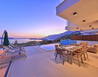 Kaş Andifli'de Modern Tasarımlı, Açık ve Kapalı Havuzlu, Lüks Villa - 5