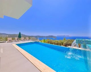 Kaş Andifli'de Modern Tasarımlı, Açık ve Kapalı Havuzlu, Lüks Villa - 1