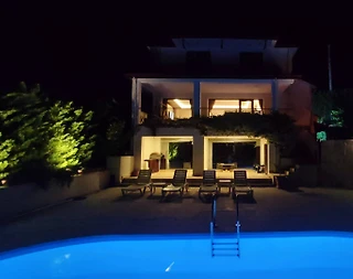 İzmit Çağırgan'da Yeşilliklerle Dolu Doğada, Özel Havuzlu, Şık Villa - 1