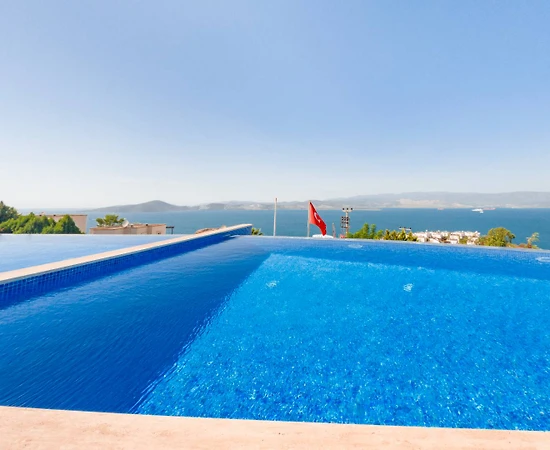 Milas Boğaziçi'nde Deniz Manzaralı, Özel Havuzlu, Bahçeli Villa - 1