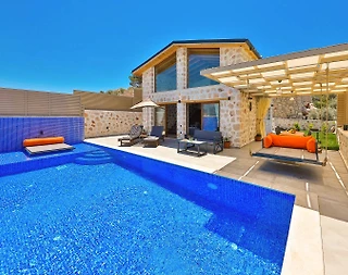 Kaş Yeşilköy'de Muhteşem Doğa Manzaralı, Özel Havuzlu, Lüks Villa - 2